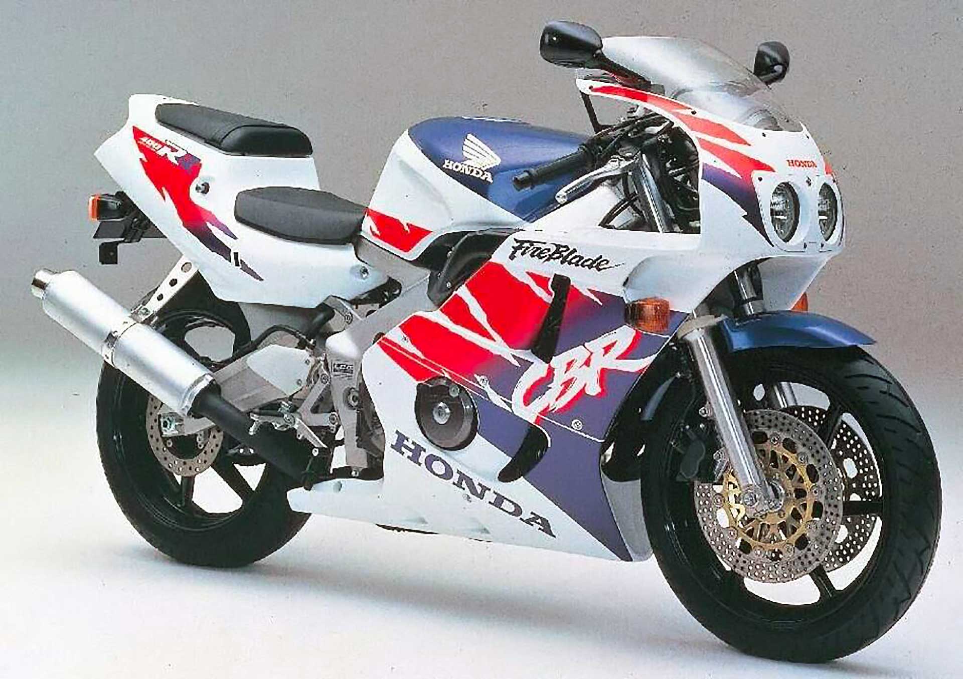 Honda CBR400RR Fireblade supersportive 400 giapponesi