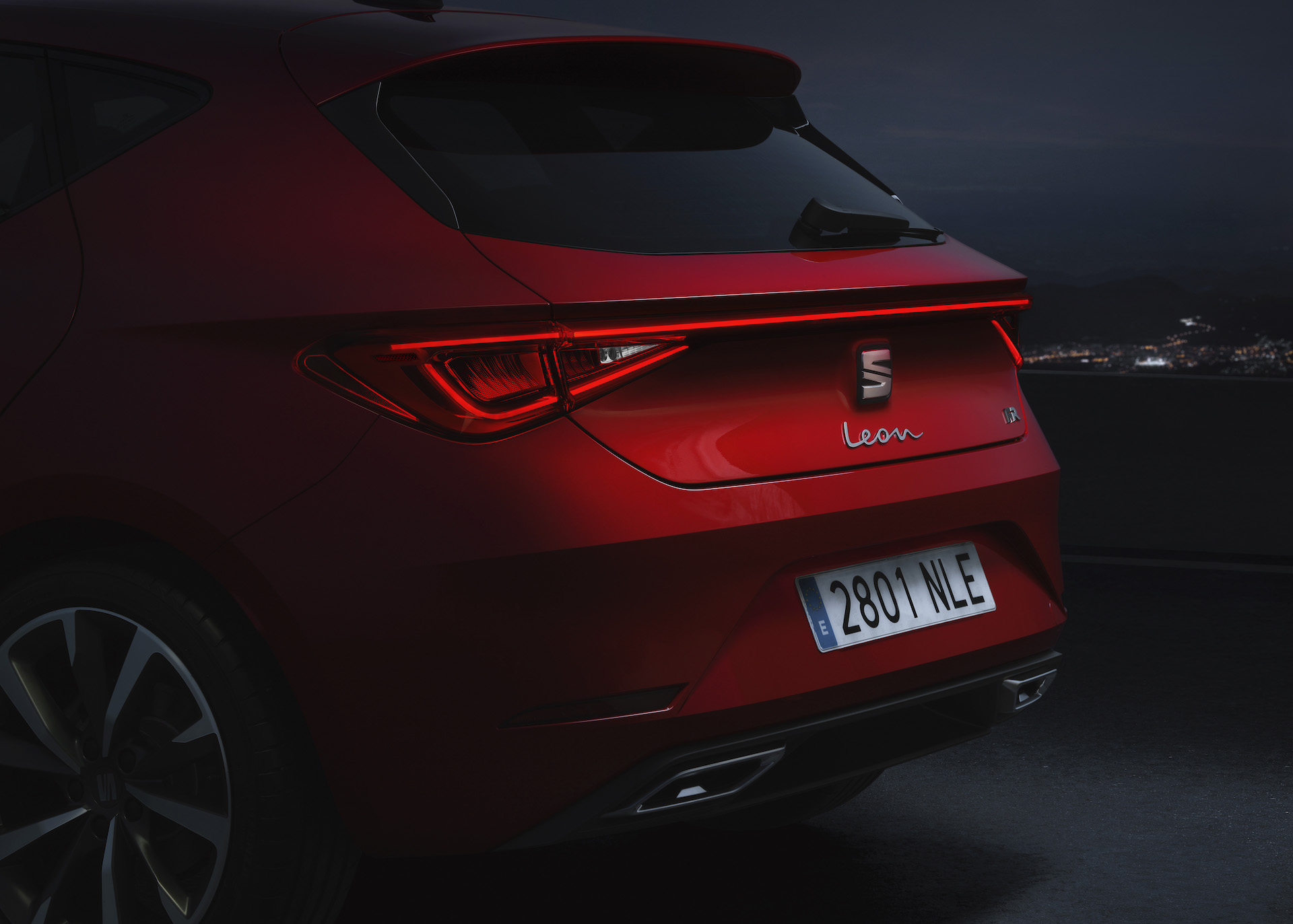 Nuova Seat Leon, luci posteriori coast to coast