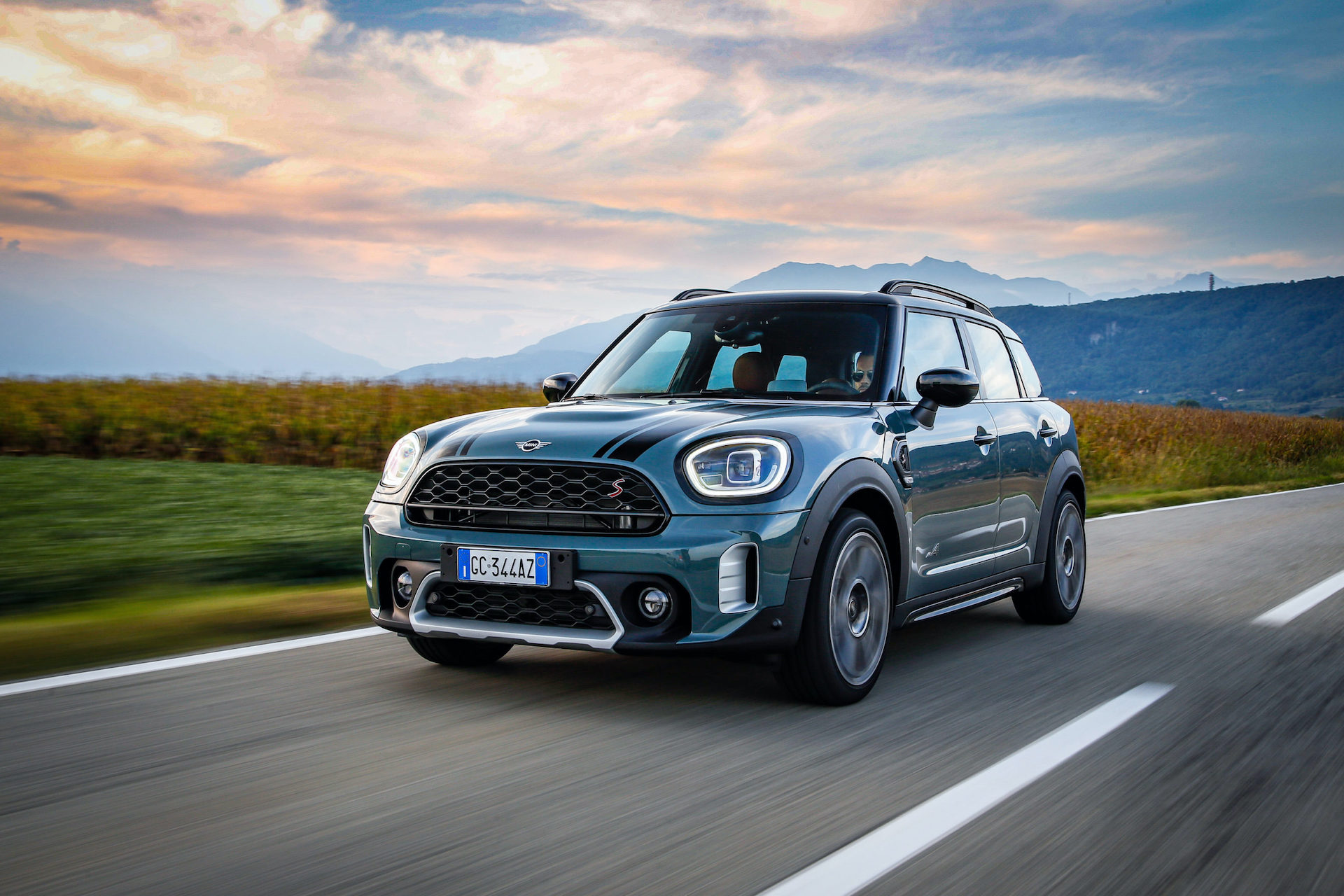 MINI countryman restyling tre quarti anteriore in movimento