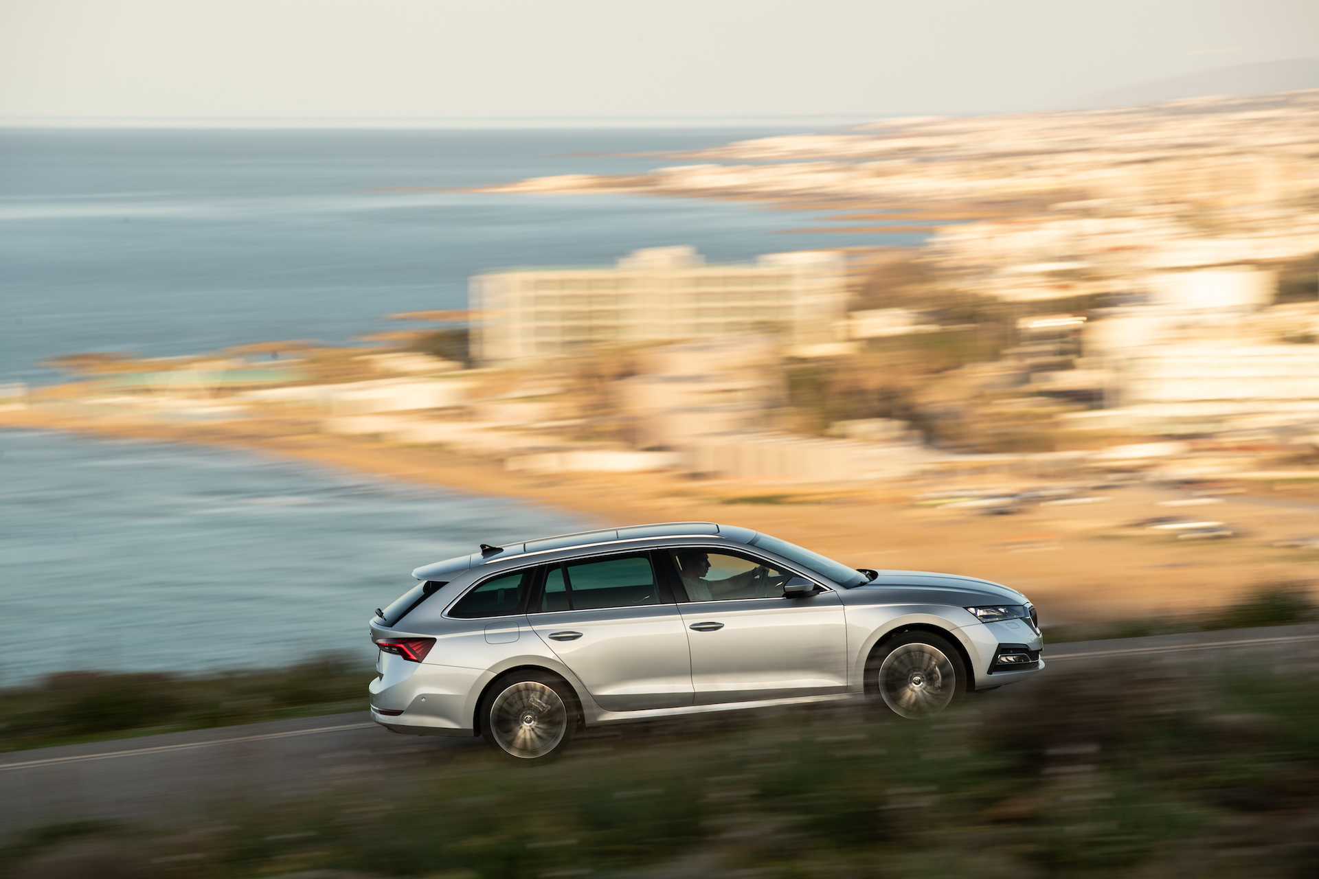 nuova Skoda Octavia vista laterale