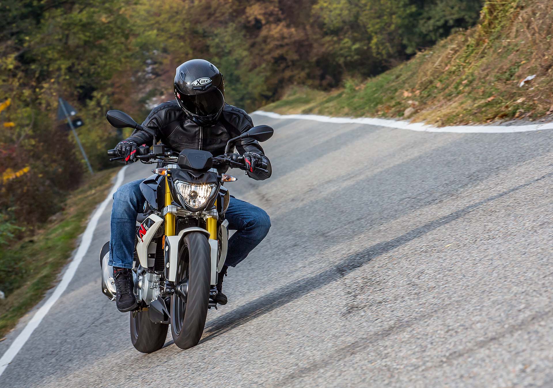 BMW G 310 R - piega