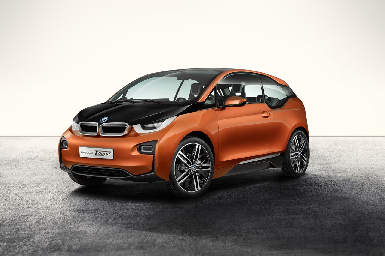 BMW i3 arancione tre quarti anteriore