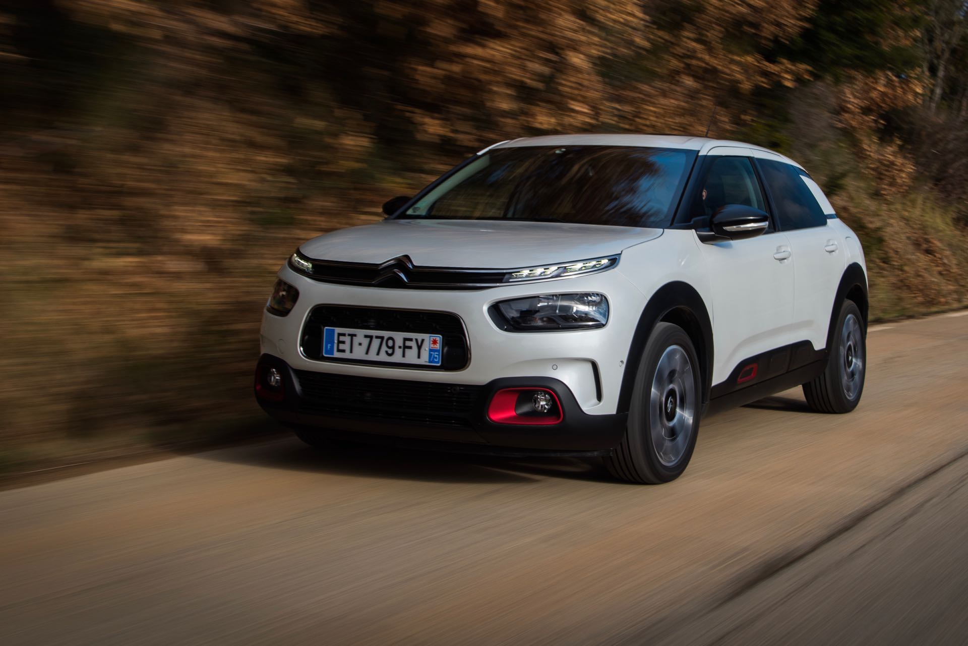 Citroen C4 Cactus 2018 3/4 laterale anteriore sinistra in movimento su strada