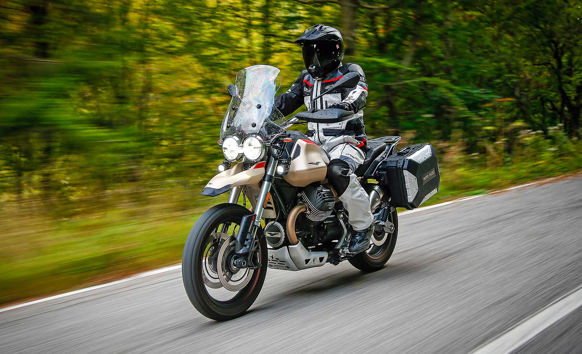 Moto Guzzi V85TT Travel