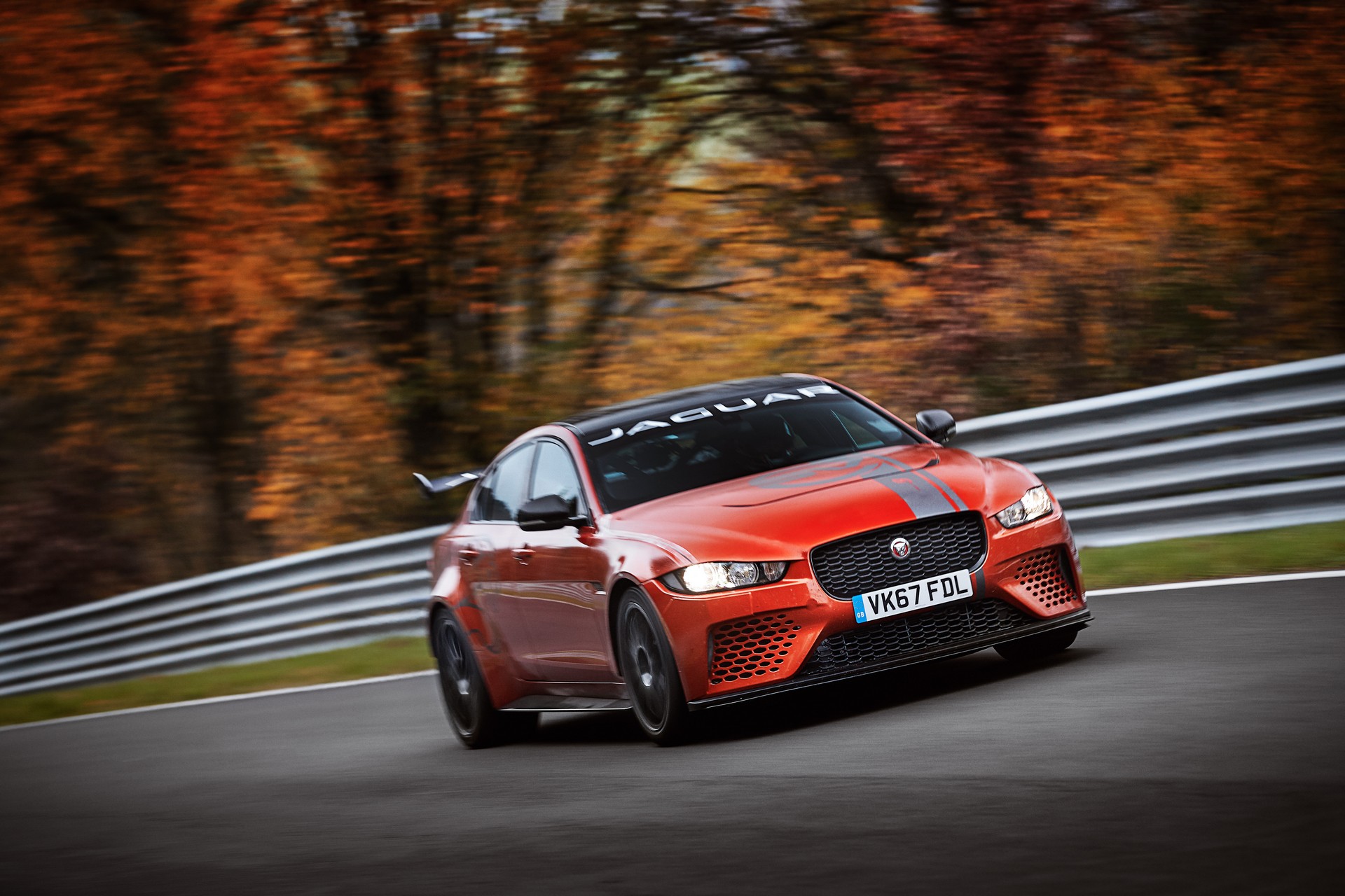 Jaguar XE SV Project 8 dinamica