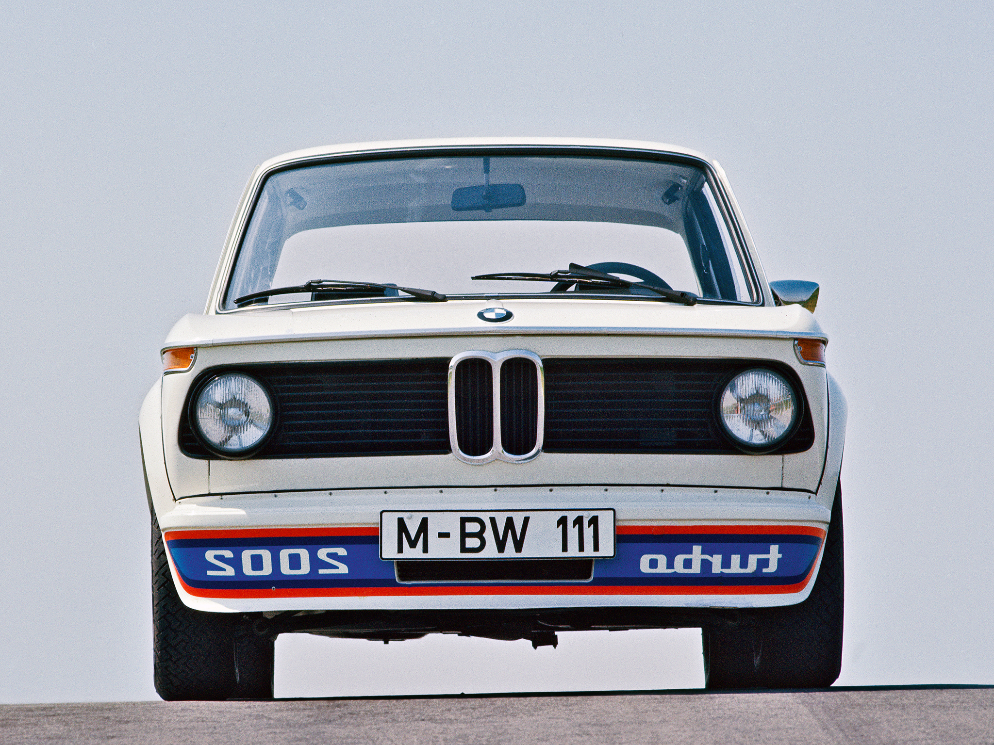 bmw_2002_turbo scritta al contrario