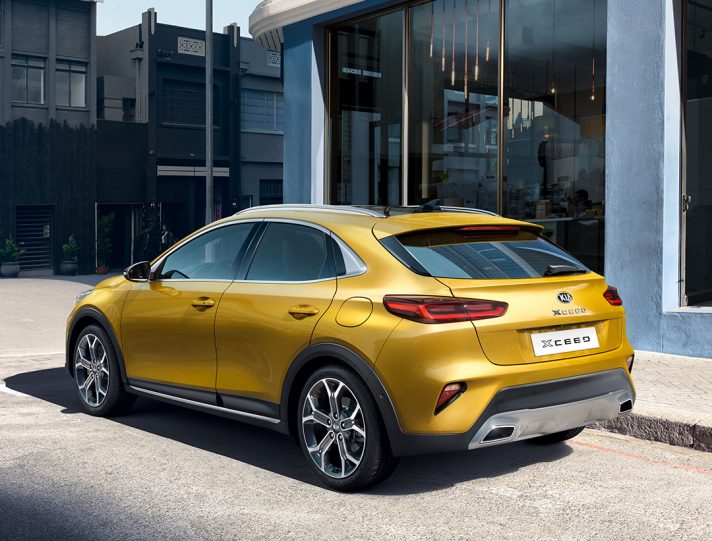 Kia XCeed gialla vista tre quarti posteriore