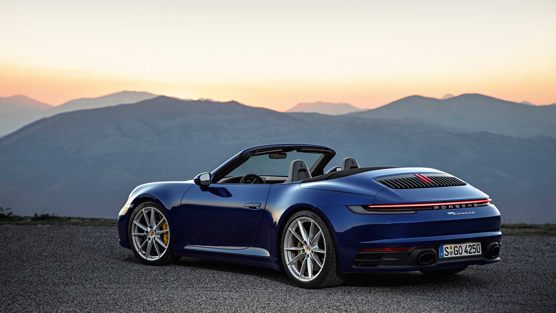 Nuova Porsche 911 Cabriolet scoperta 3/4 posteriore
