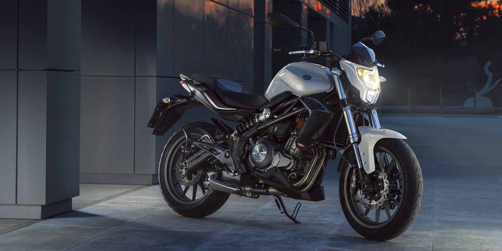 Benelli 302S Bianca Statica moto per neopatentati A2