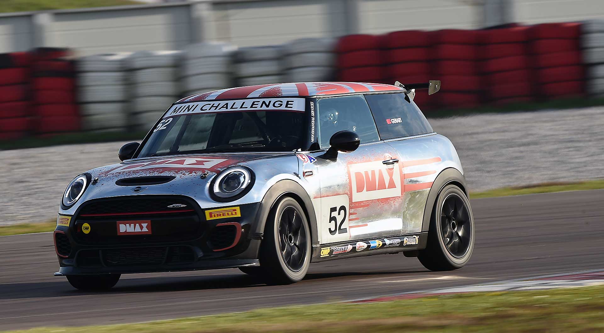 Mini JCW Challenge 2018 movimento auto grigia pista