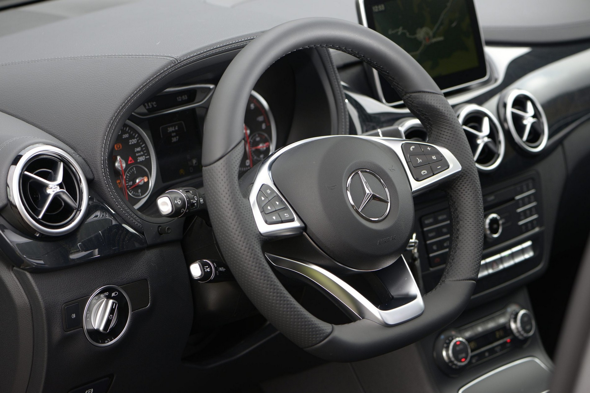 MercedesClasseB201500024