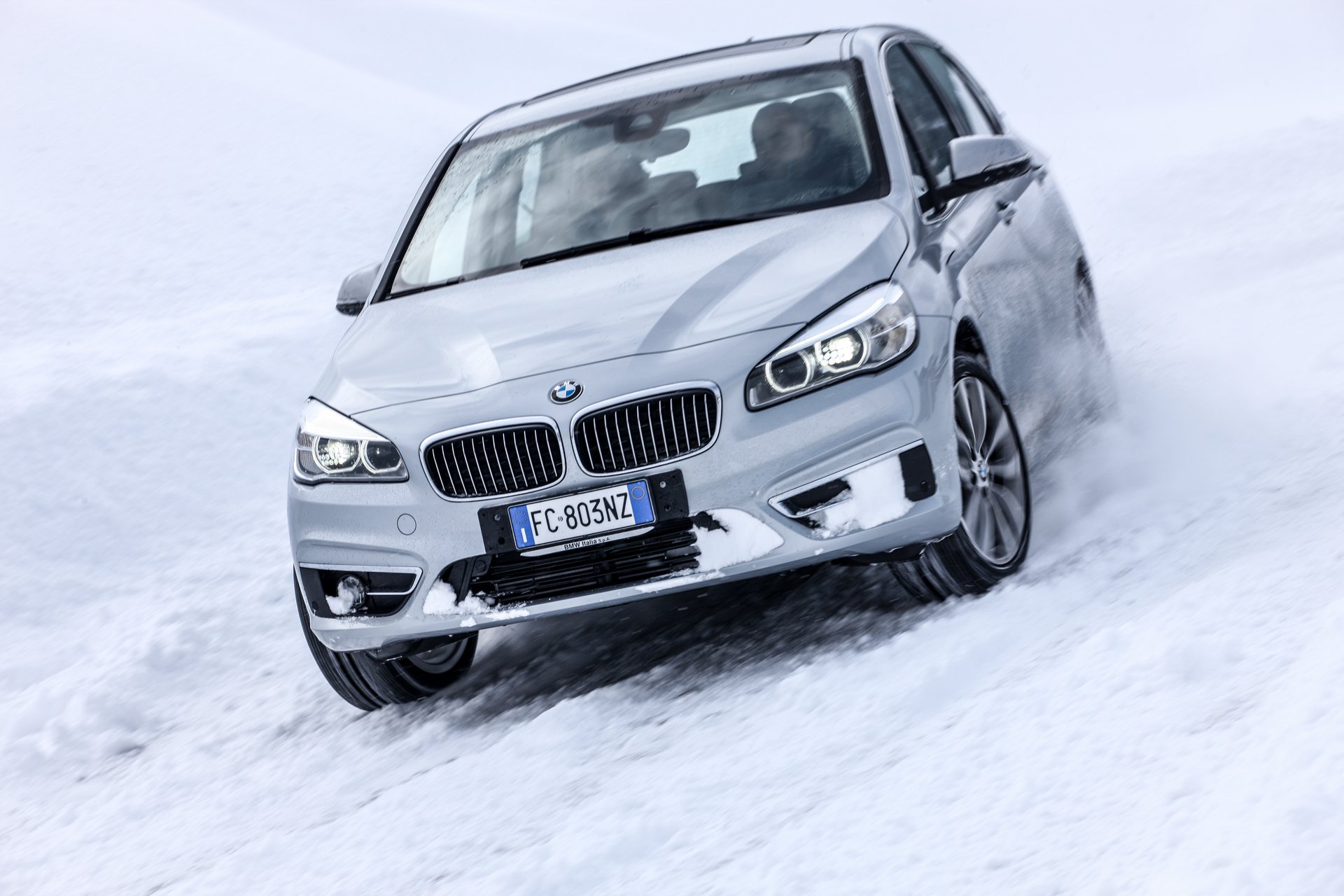 BMW 225xe active tourer neve 