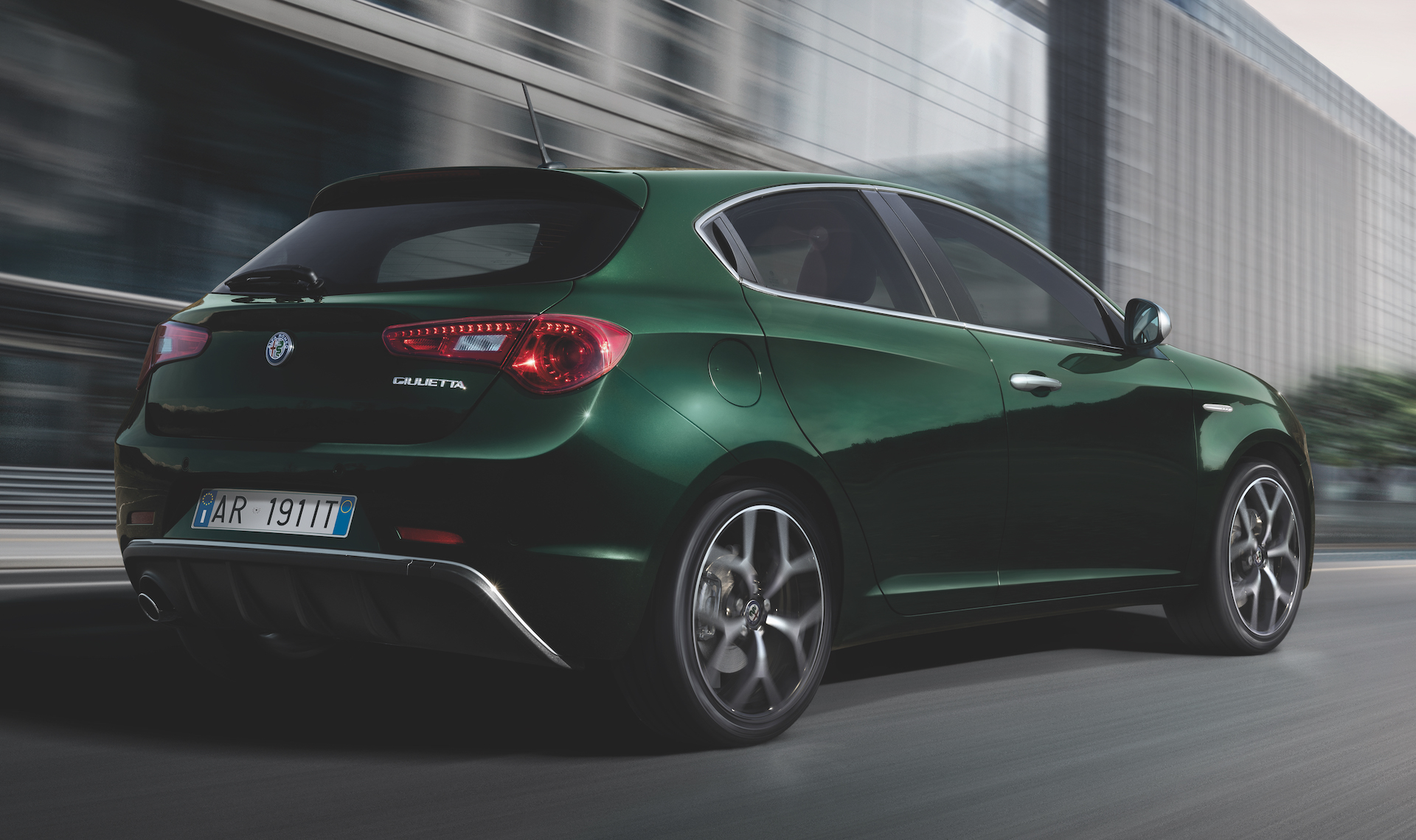 Alfa Romeo Giulietta 2019 3/4 posteriore verde visconti