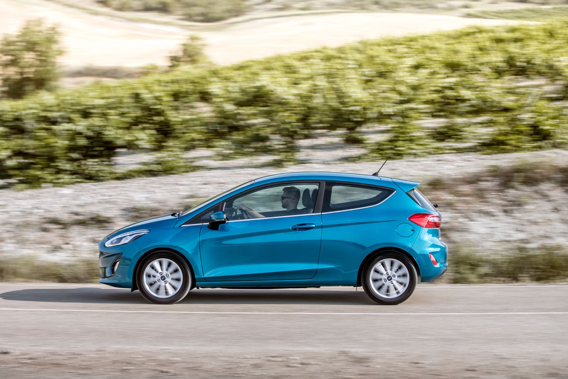Ford Fiesta Titanium vista laterale