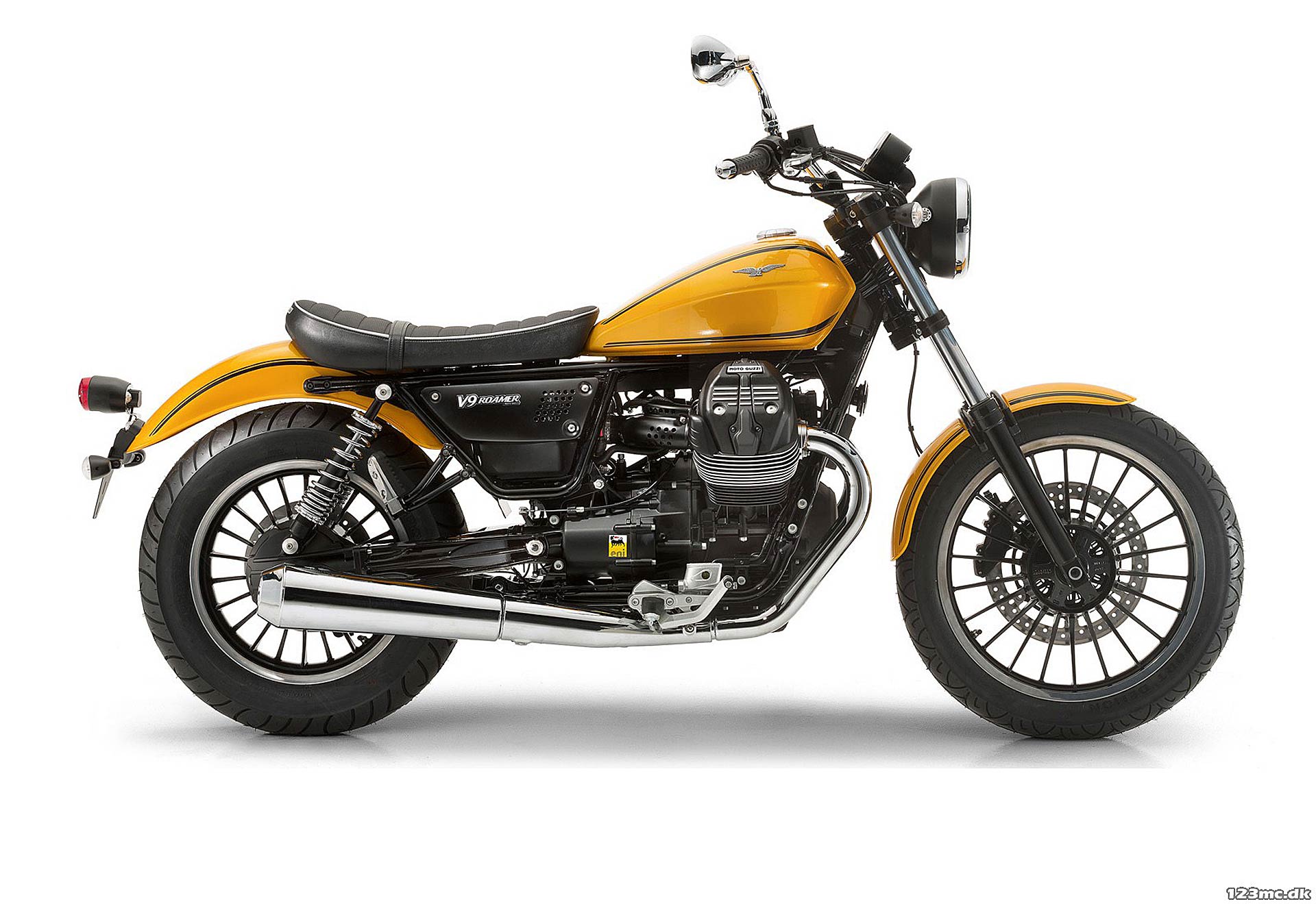 La Moto Guzzi V9 Roamer in livrea gialla