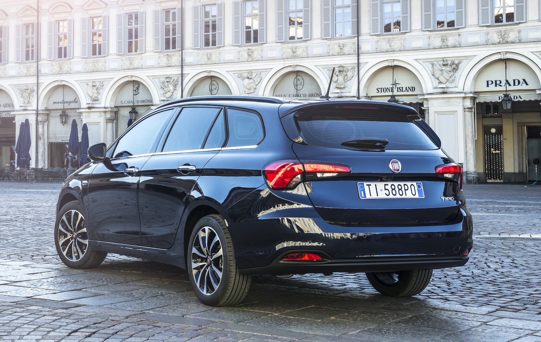 fiat_tipo_station_wagon_7 nera vista posteriore