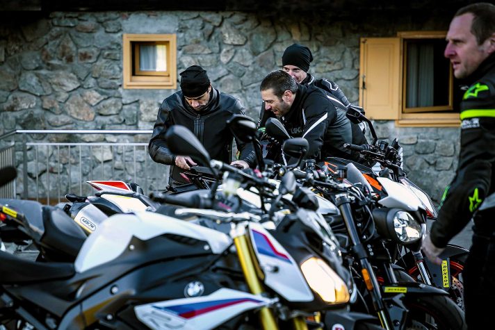 Confronto-Maxi-Naked-Backstage-2019-002