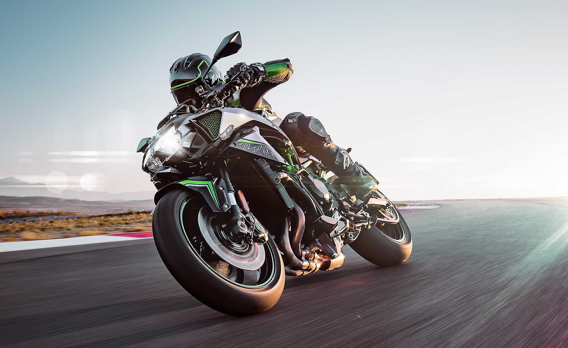 Kawasaki Z H2 Supercharged in azione in pista
