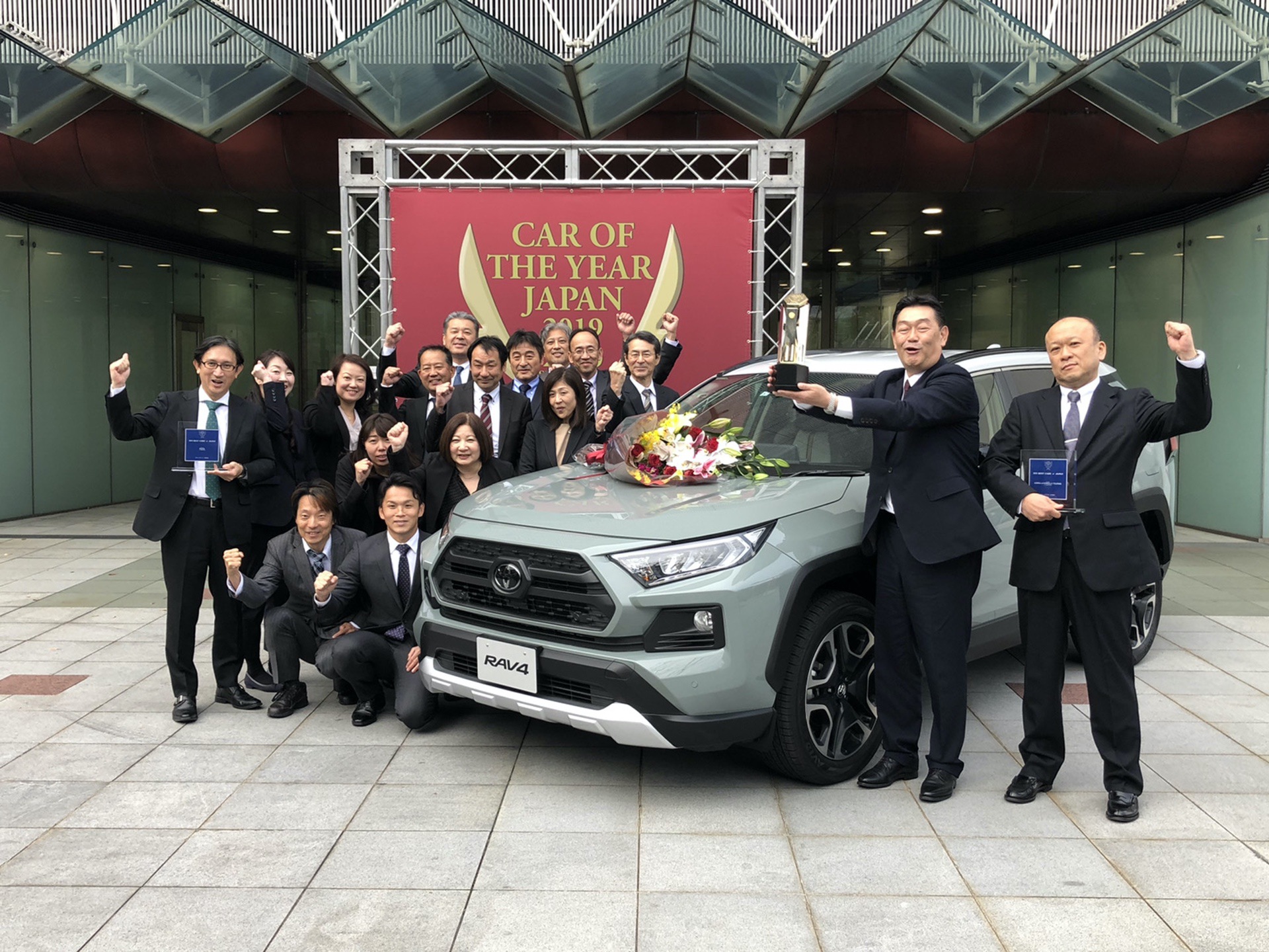 Toyota-rav4-premio-2019