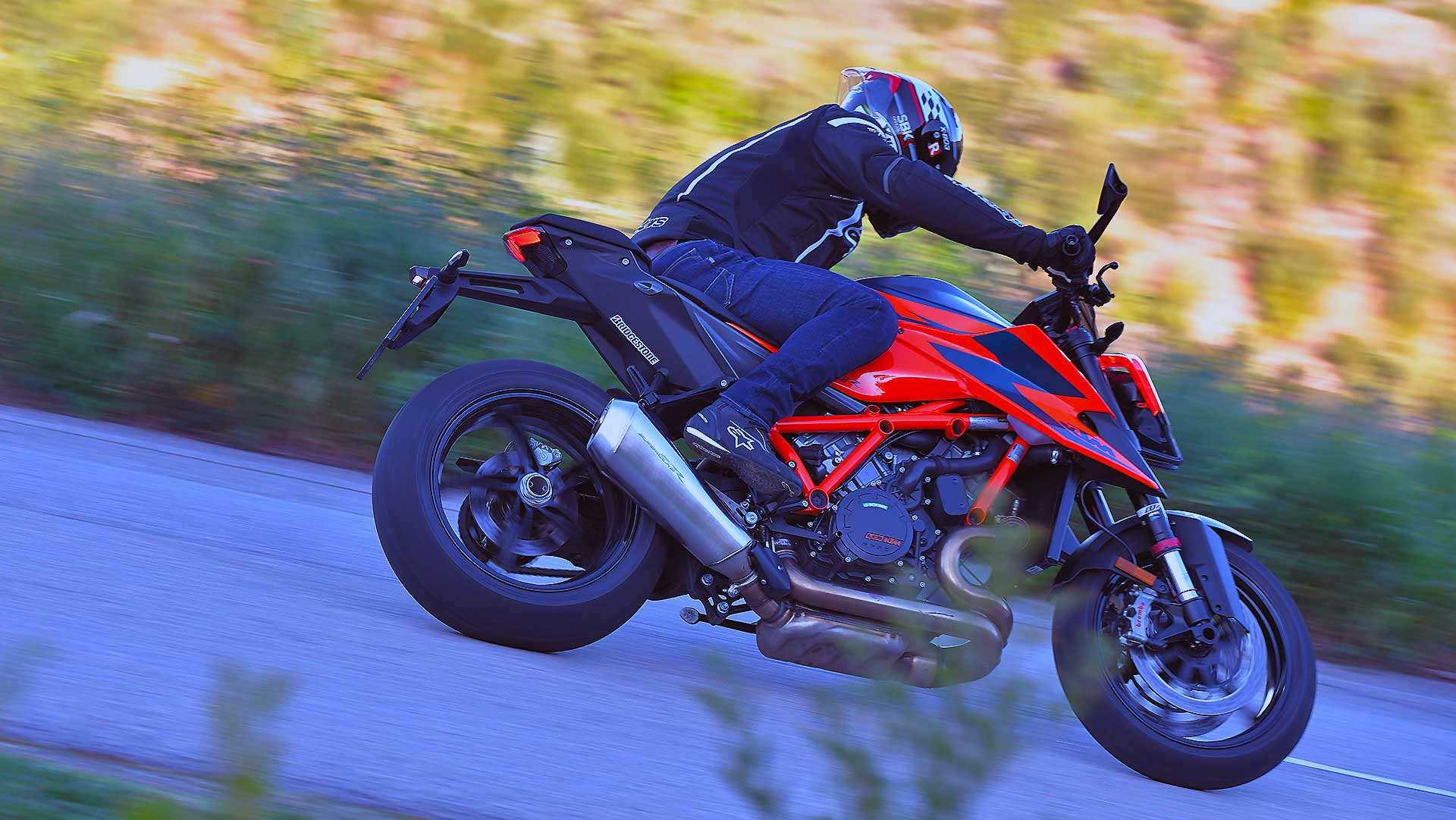 KTM 1290 Super Duke R 2020 Azione su strada