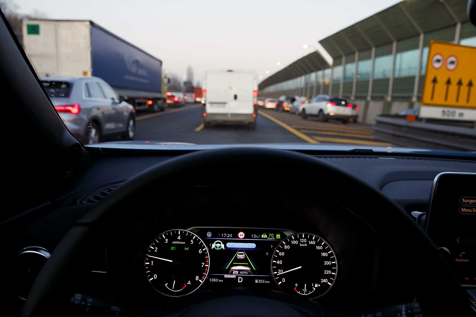 Nissan Juke 2020 vista cruscotto con ADAS