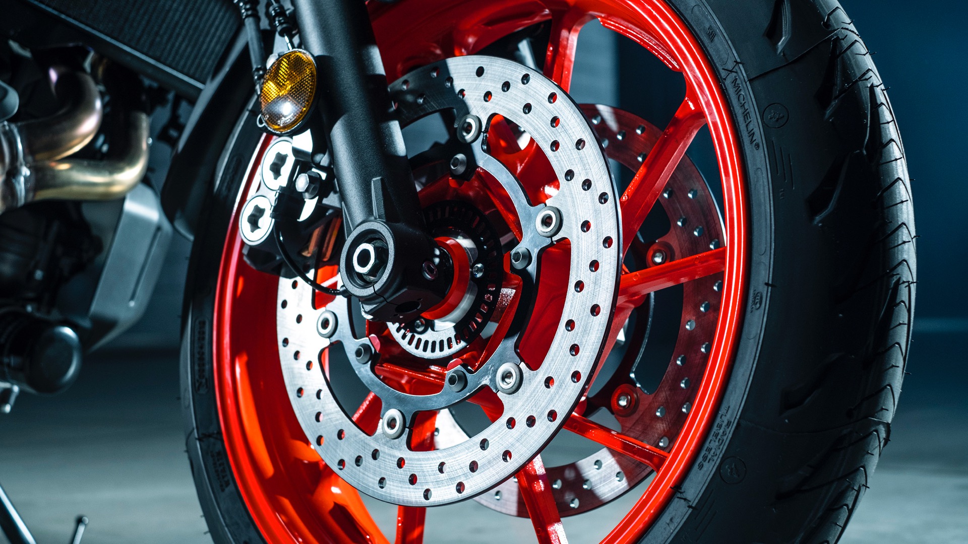 Yamaha MT-07 2021 Freni a disco 298 mm