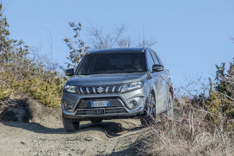 test Suzuki VITARA HYBRID 4x4 aut