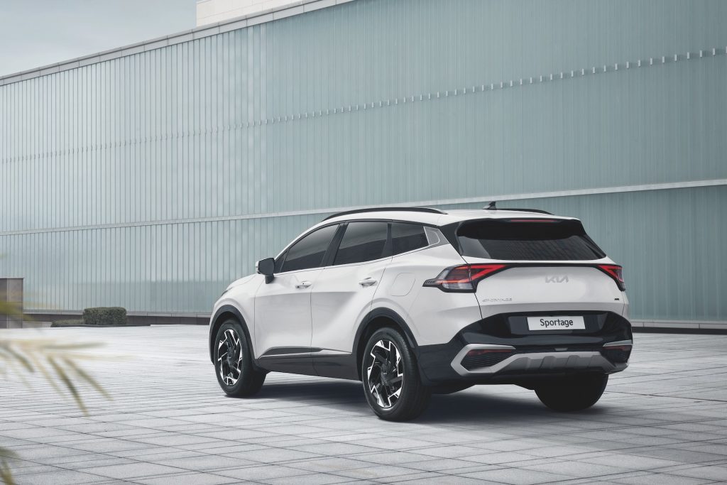 Kia Sportage 2022 - statica tre quarti posteriore