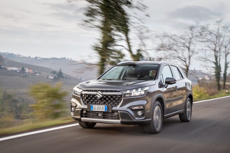 S-CROSS HYBRID 2022 - dinamica tre quarti anteriore