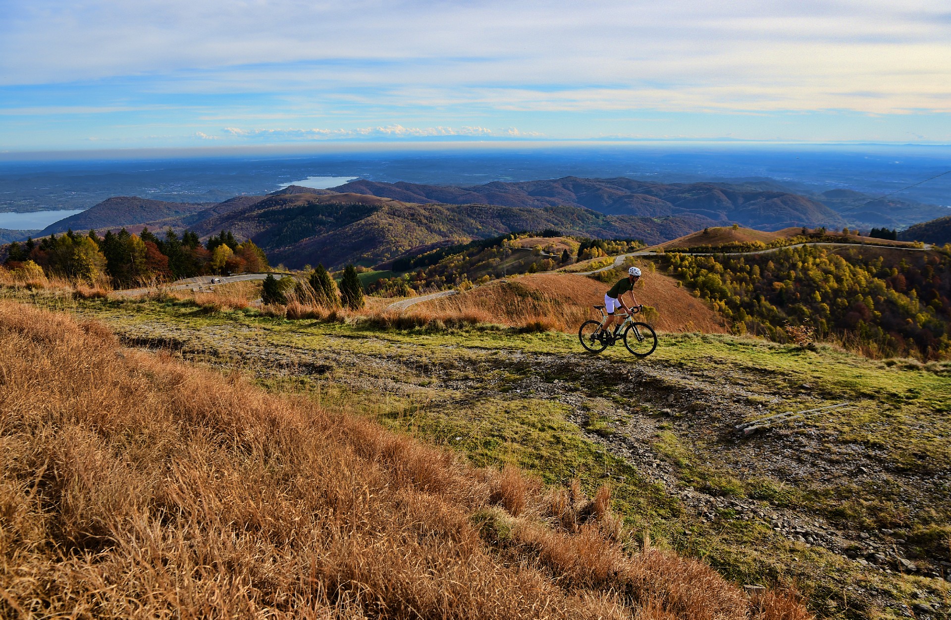 canyon grizl suspension movimento laterale off road con panorama montagne