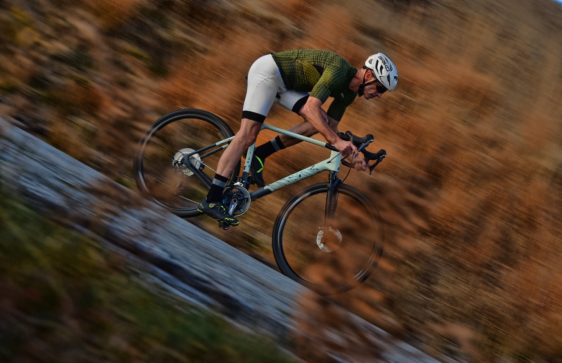 canyon grizl suspension movimento discesa su strada