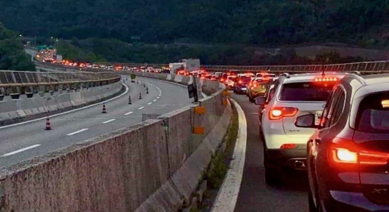 cashback autostrade, lunghe code e ritardi nei weekend, durante i ponti e festività