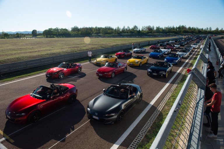 Raduno dei Record Mazda MX-5 Guinness World Record 2022