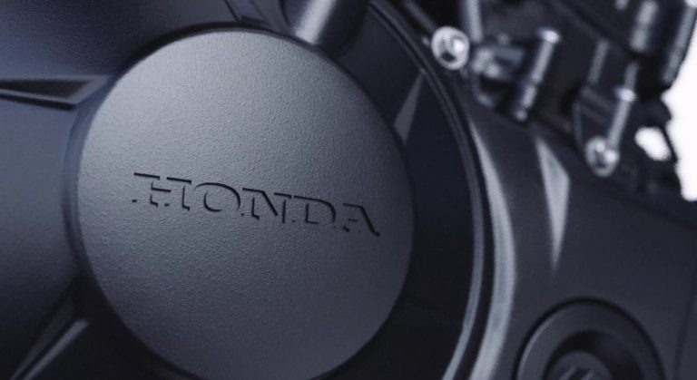 Motore nuova Honda Hornet MY2023: bicilindrico, 755 cc 92 cv