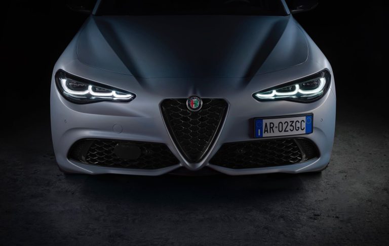Alfa Romeo Giulia e Stelvio 2023 fari matrix full LED