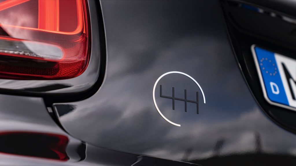 Mini John Cooper Works 1to6 Edition, il logo sul portellone