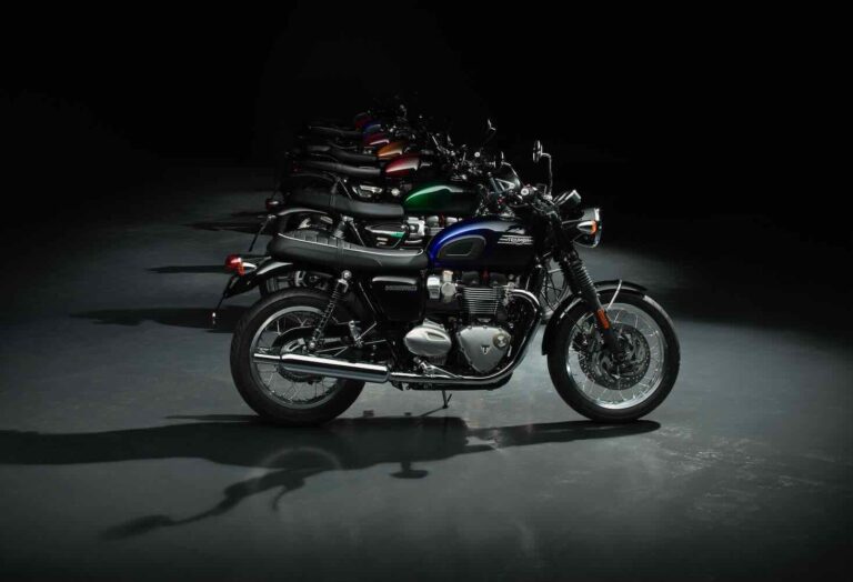 triumph bonneville stealth edition gamma completa foto in stuio