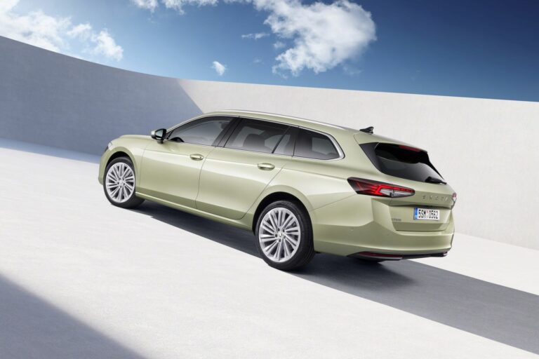 Nuova Skoda Superb 2024