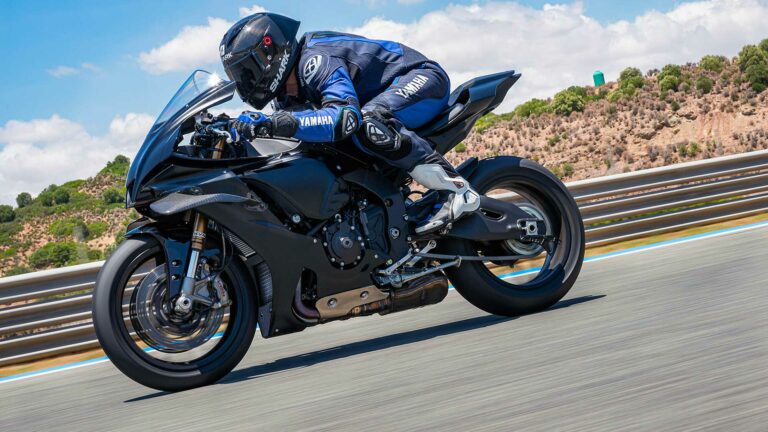Yamaha R1 Race 2025
