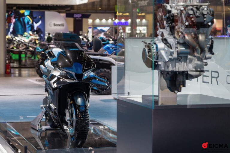 CFMoto Master of Speed e motore V4