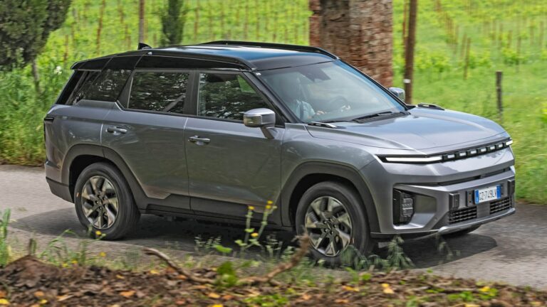 Nuova KGM Torres EVX