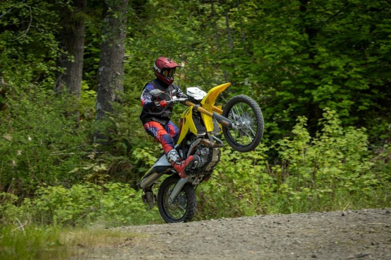 Suzuki DR-Z4S 2025 prova