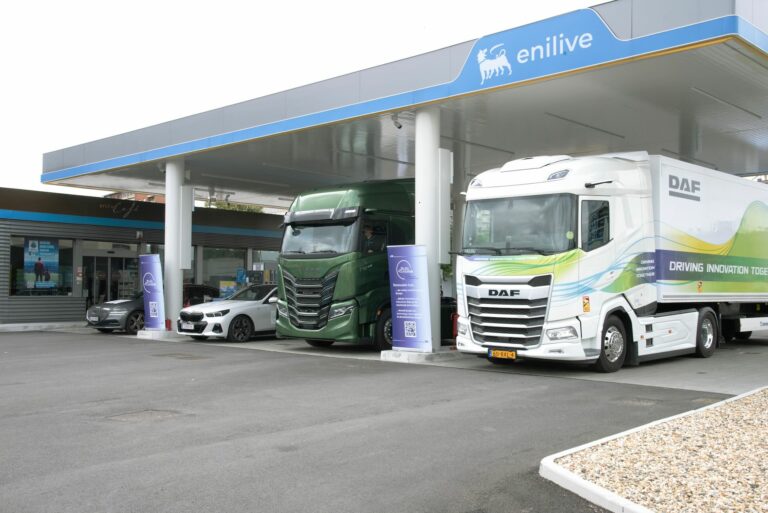Tour d'Europe carburanti rinnovabili - rifornimento EniLive